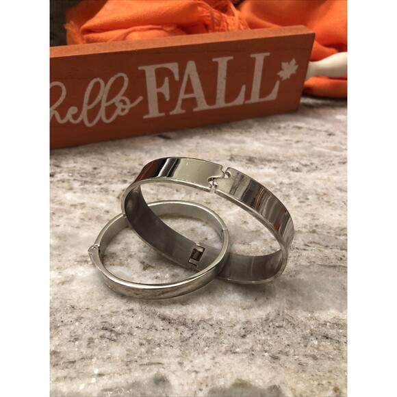 Woman’s Silver Tone Bracelet Lot of 2 Unsigned Clamper Thin Small & Medium Thick - Picture 1 of 13